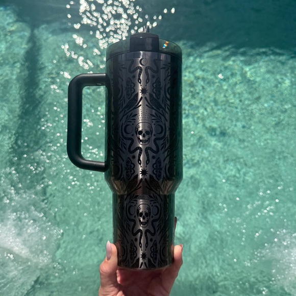 Stanley 💀 Halloween Icon Deadly Damask Quencher H2.0 Flowstate Stainless Tumbler - Picture 5 of 14